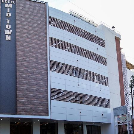 Hotel Midtown Vadodara Exteriör bild