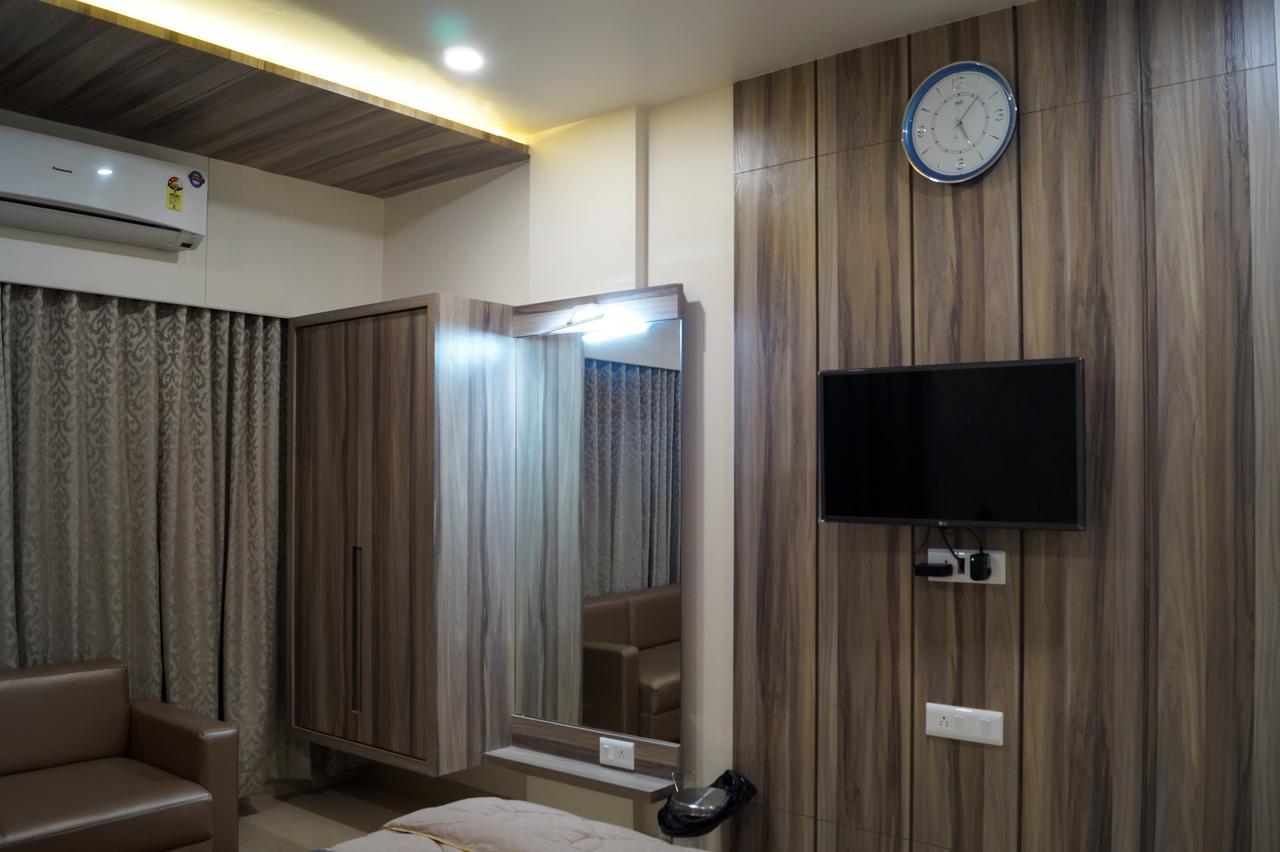 Hotel Midtown Vadodara Exteriör bild