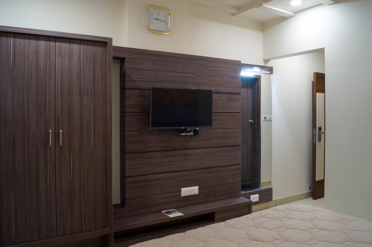 Hotel Midtown Vadodara Exteriör bild