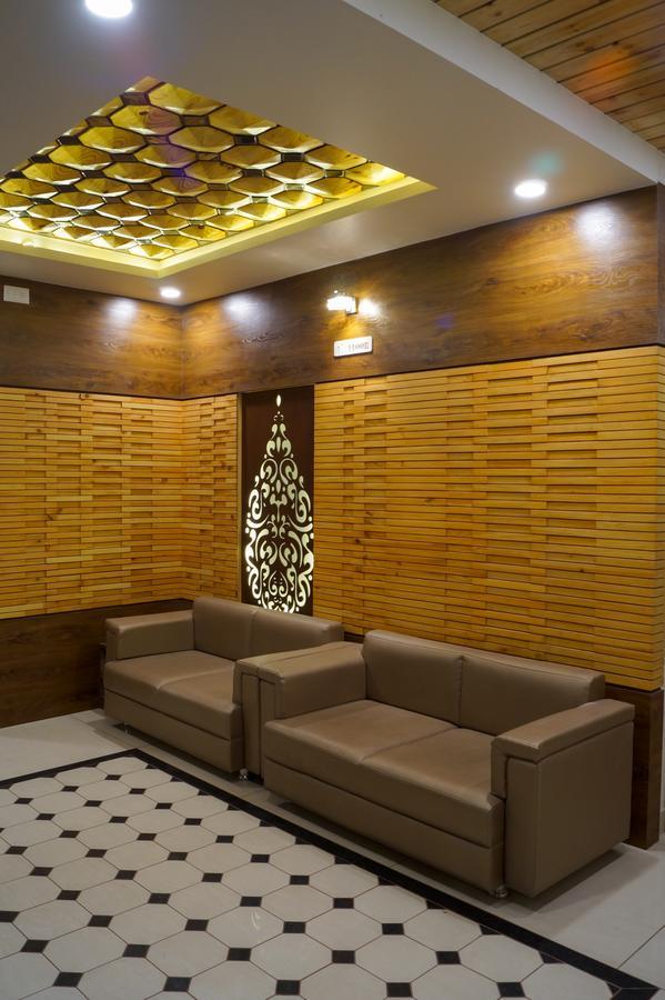 Hotel Midtown Vadodara Exteriör bild